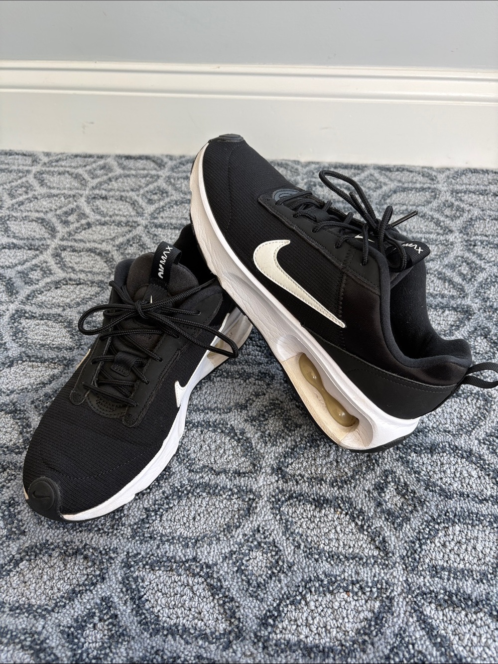 Nike Black and White Air Cushion Running Shoes